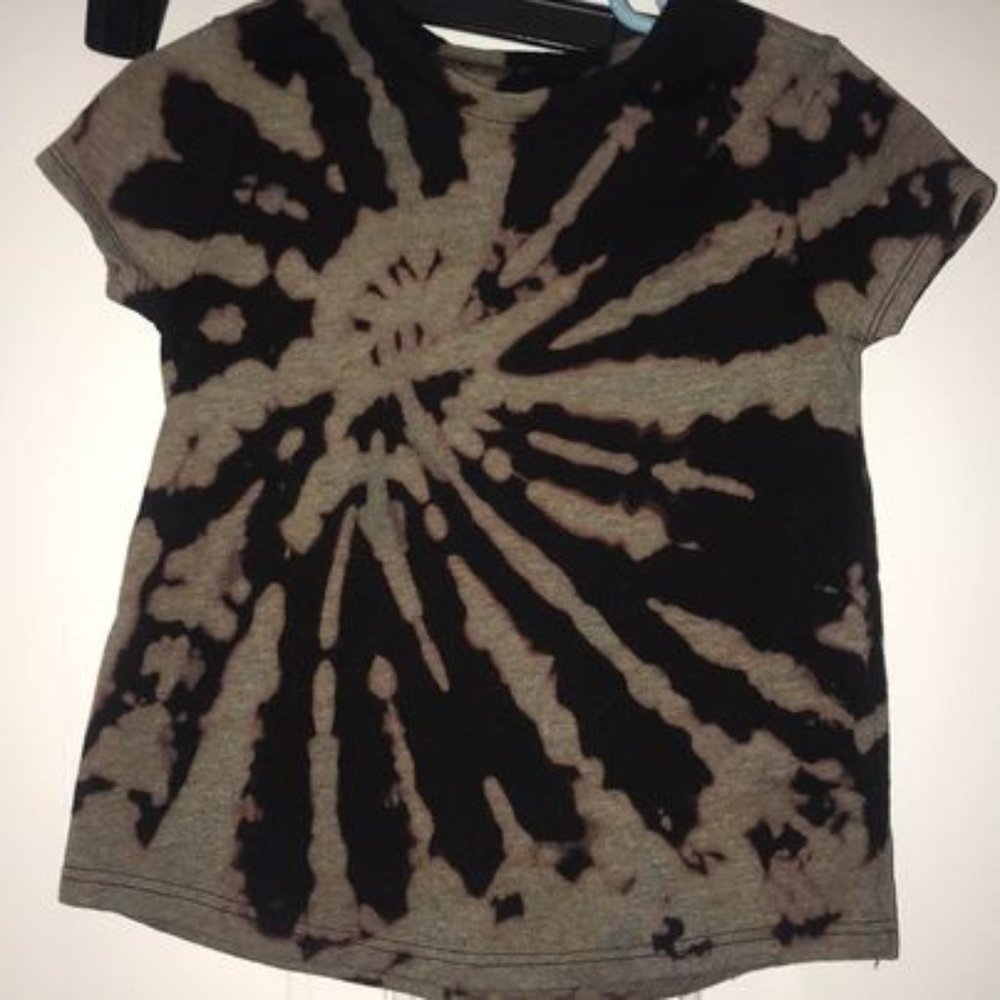 Garanimals Black and Bleach tye-dyed shirt (4T)